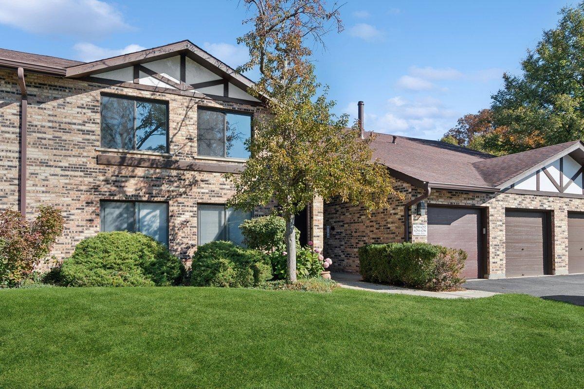 6254 Trinity Dr. #2C, Lisle, IL 60532