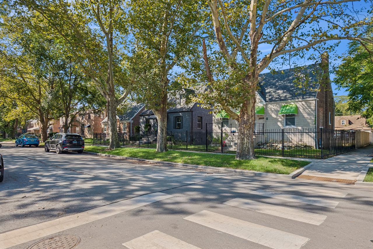 10100 S Bensley Ave., Chicago, IL 60617