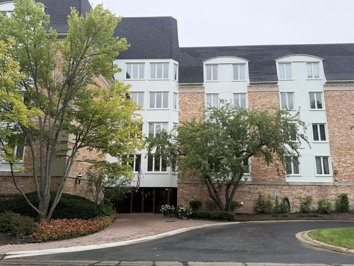 200 Lake Blvd. #438, Buffalo Grove, IL 60089