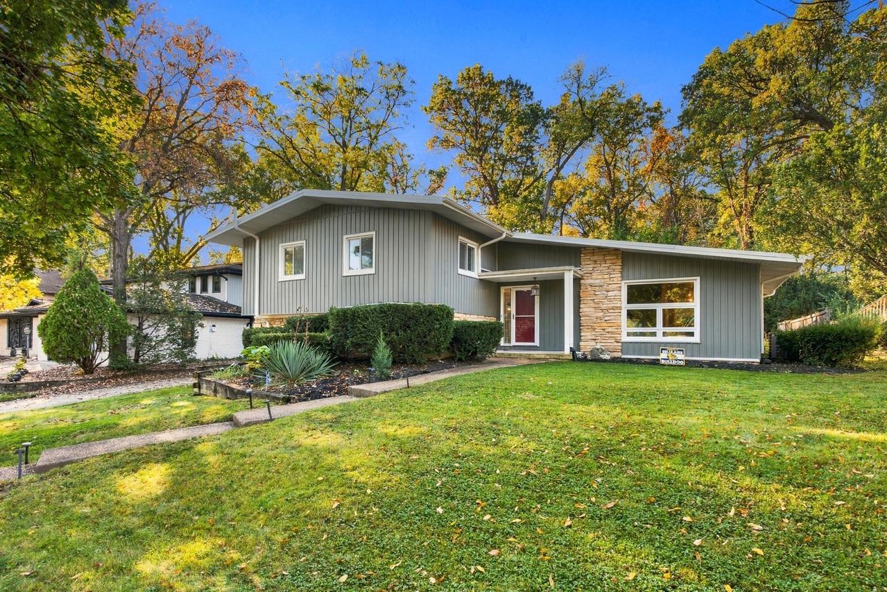 1161 Barneswood Dr., Downers Grove, IL 60515