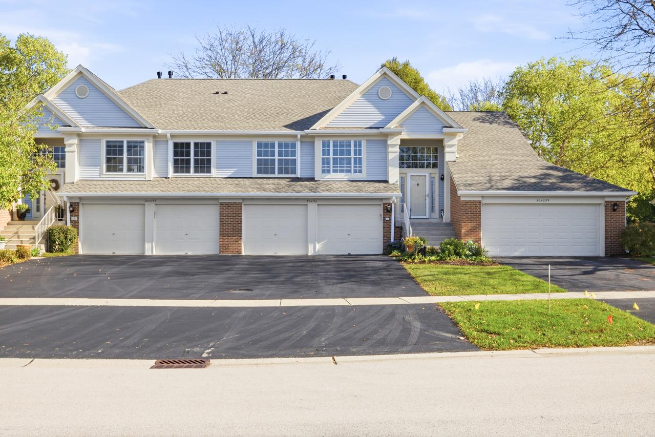 30W101 Willow Ln. #B, Warrenville, IL 60555