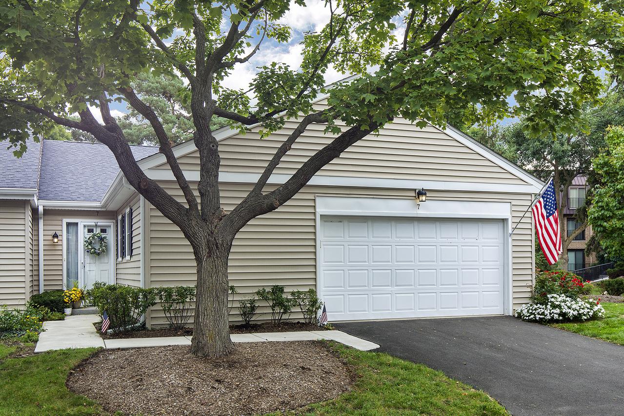 7 The Court Of Greenway, Northbrook, IL 60062