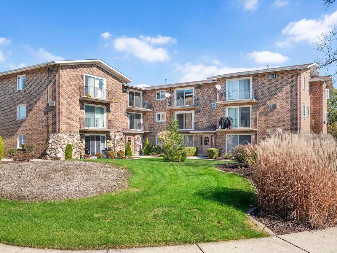 9040 W 140th St. #2C, Orland Park, IL 60462