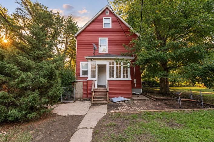 2520 Gideon Ave., Zion, IL 60099