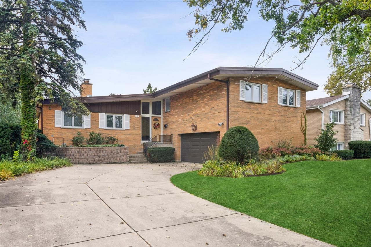 4421 W Lunt Ave., Lincolnwood, IL 60712