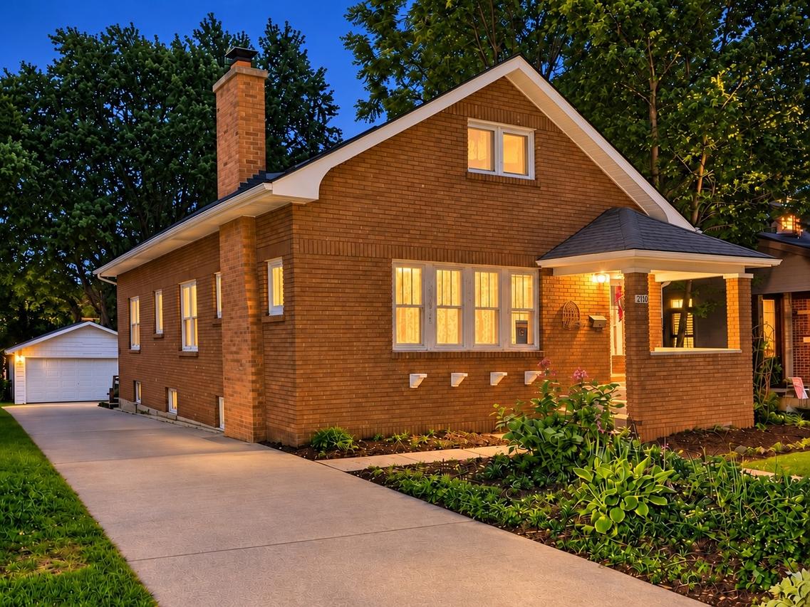 20 S Julian St., Naperville, IL 60540