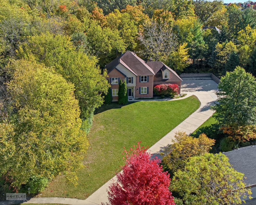 97 Crooked Creek Dr., Yorkville, IL 60560
