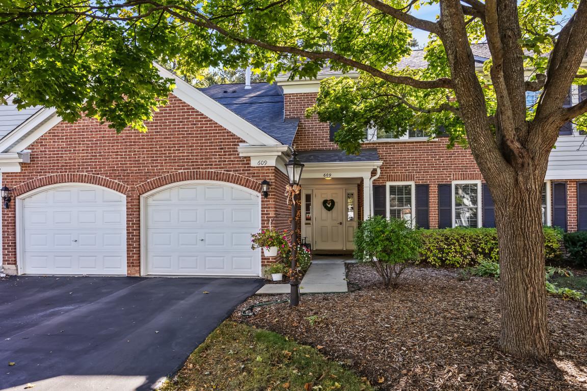 609 Edinburgh Ln. #B, Prospect Heights, IL 60070