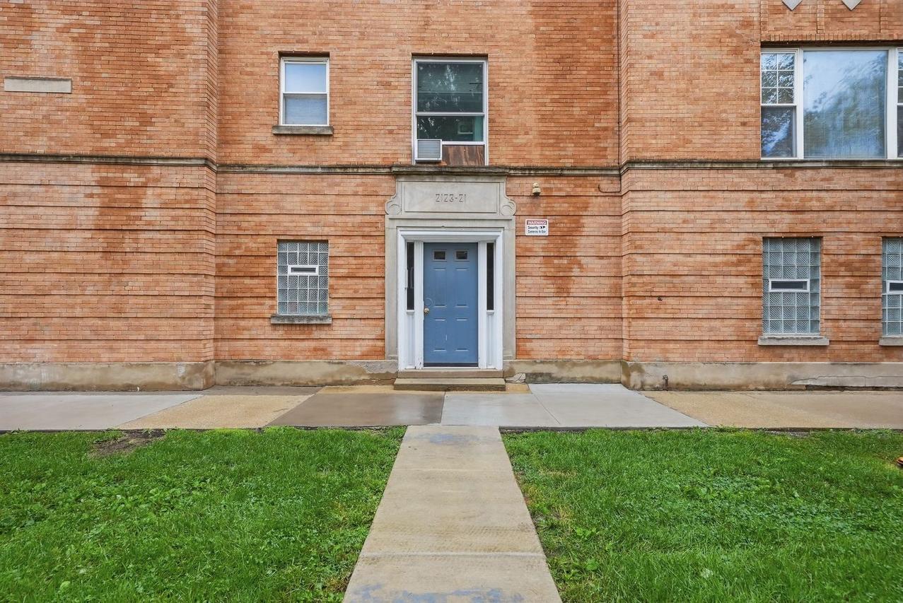 2121 N Saint Louis Ave. #3S, Chicago, IL 60647