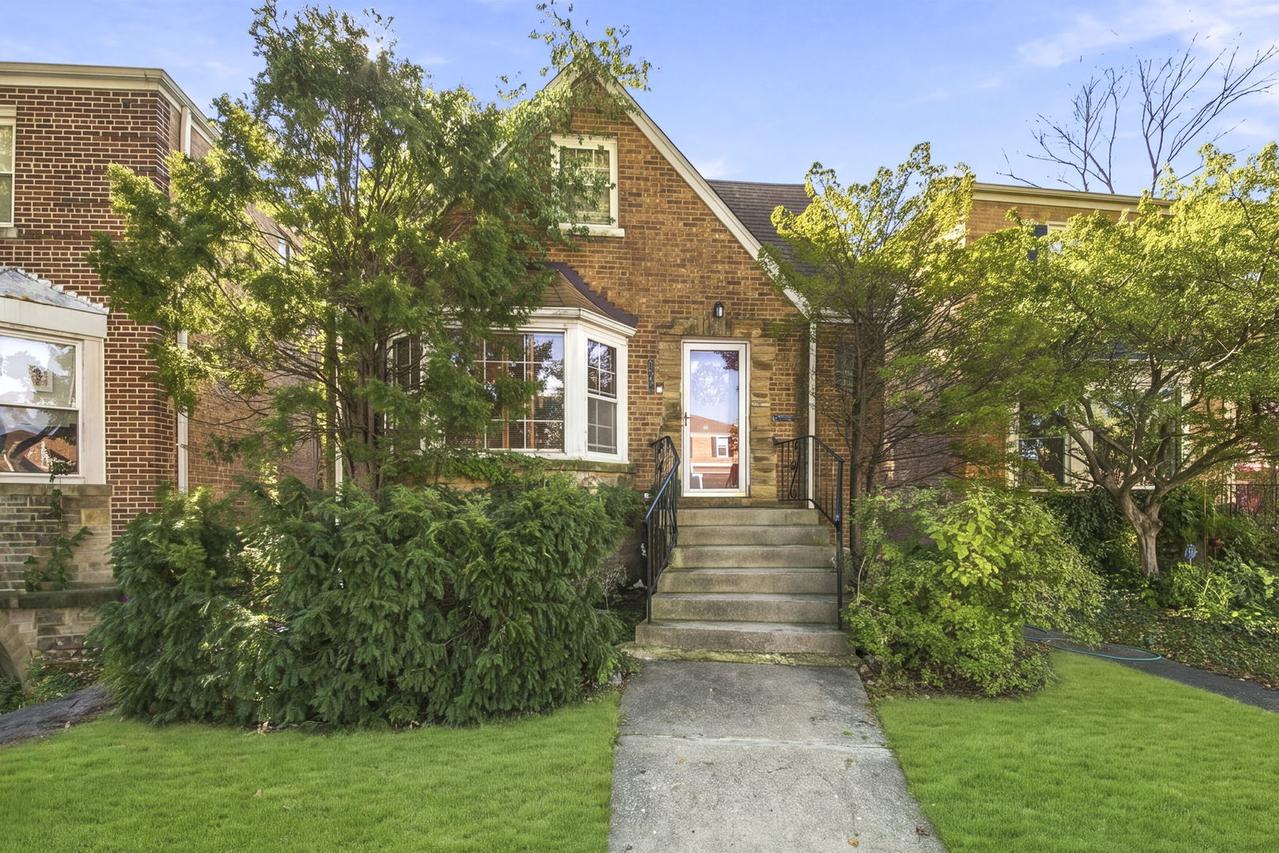 2919 W Jerome St., Chicago, IL 60645