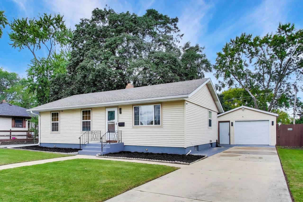 1721 W Illinois Ave., Aurora, IL 60506