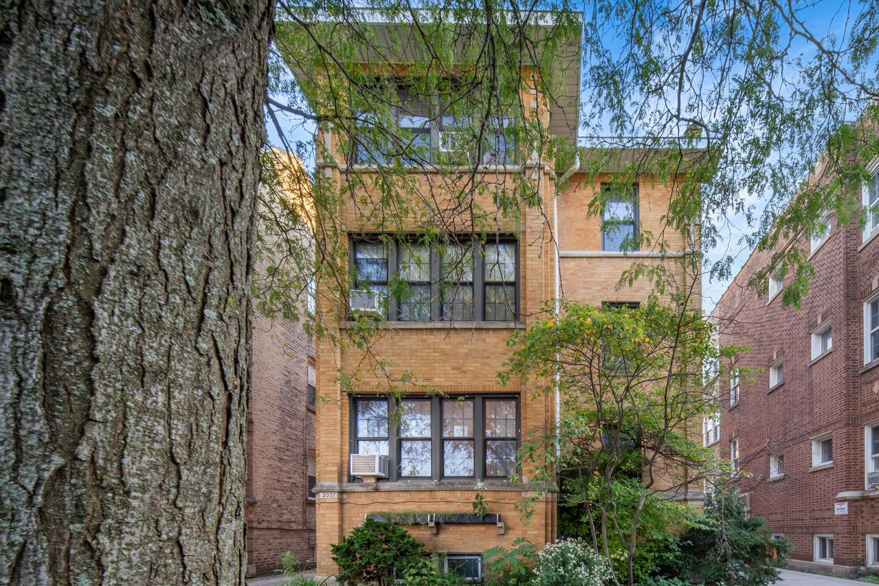 2037 W Morse Ave. #1, Chicago, IL 60645