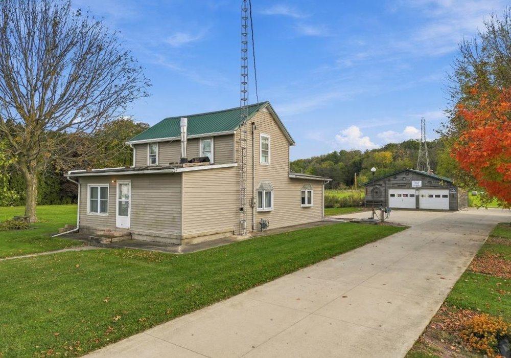 895 Stony Point, Dixon, IL 61021
