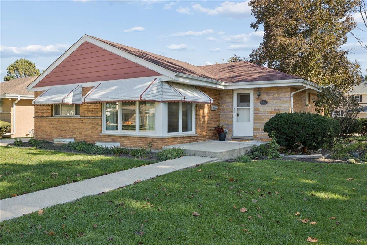 2341 Mayfair Ave., Westchester, IL 60154