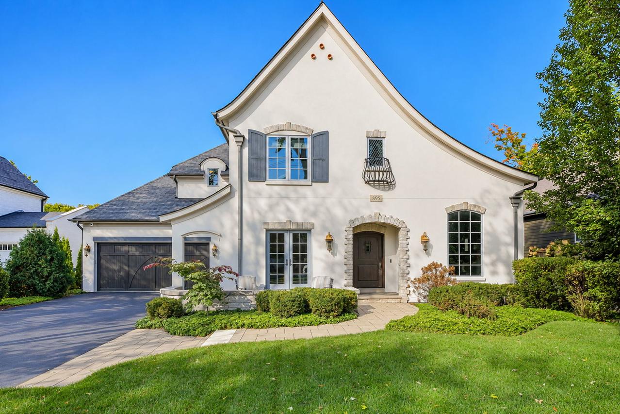 895 W Benton Ave., Naperville, IL 60540