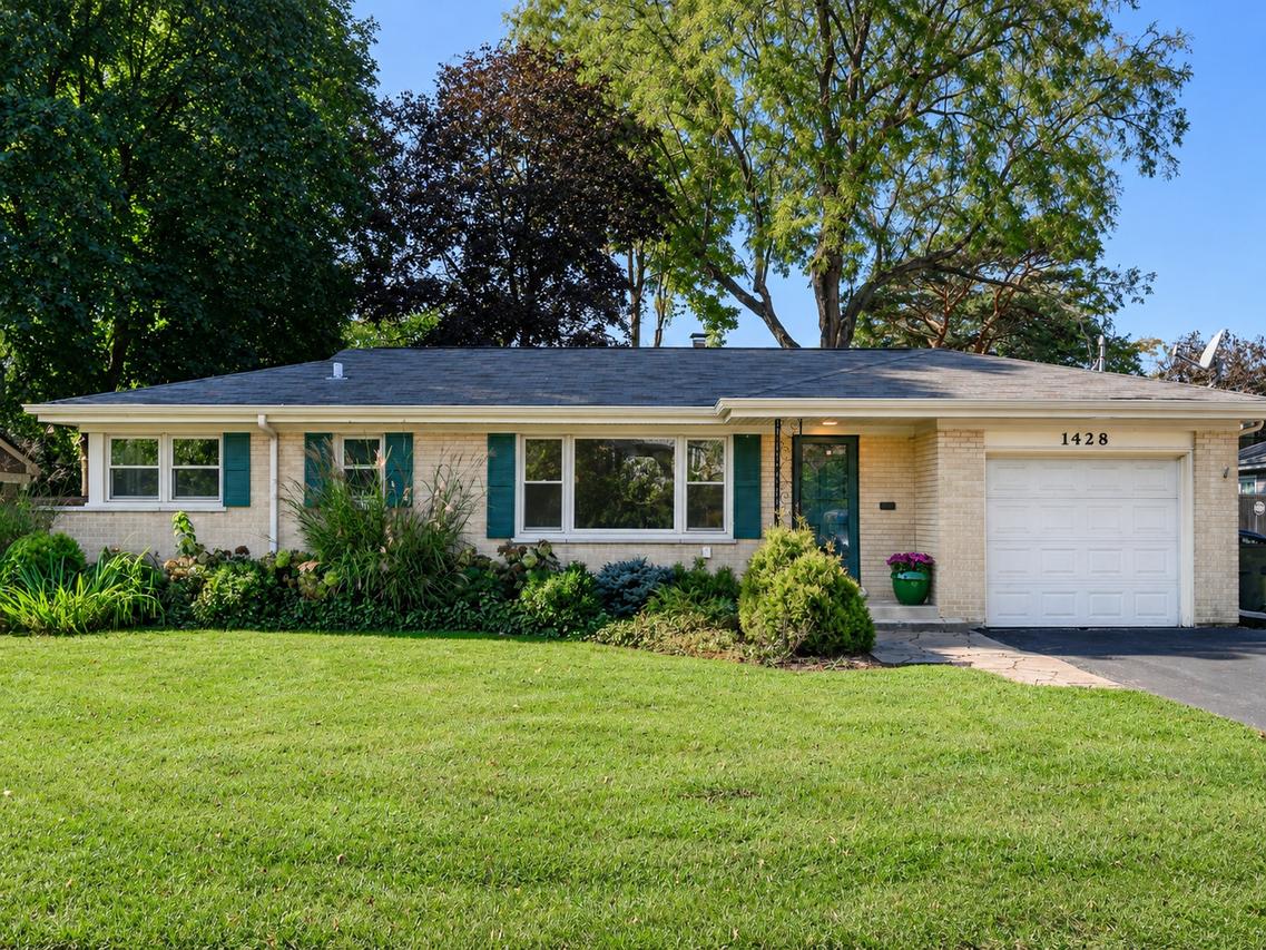 1428 Sunset Ridge Rd., Glenview, IL 60025