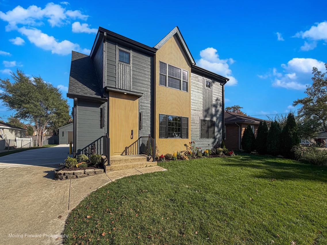 857 S Poplar Ave., Elmhurst, IL 60126