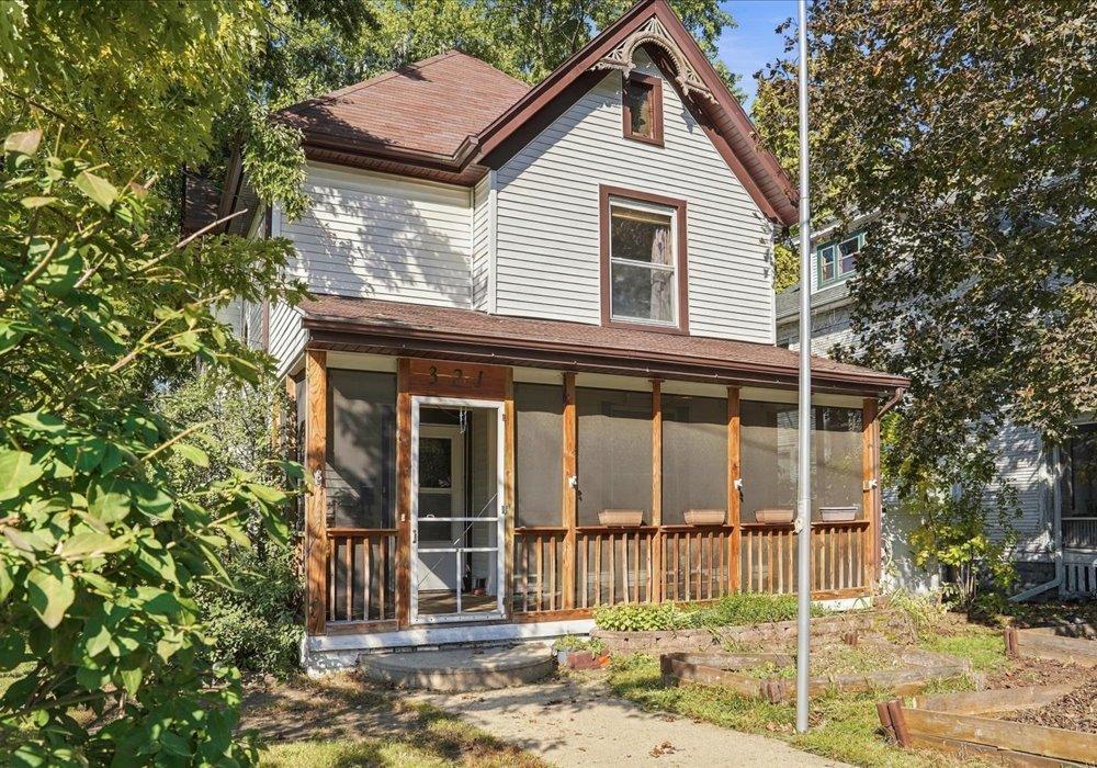321 W 6th St., Dixon, IL 61021