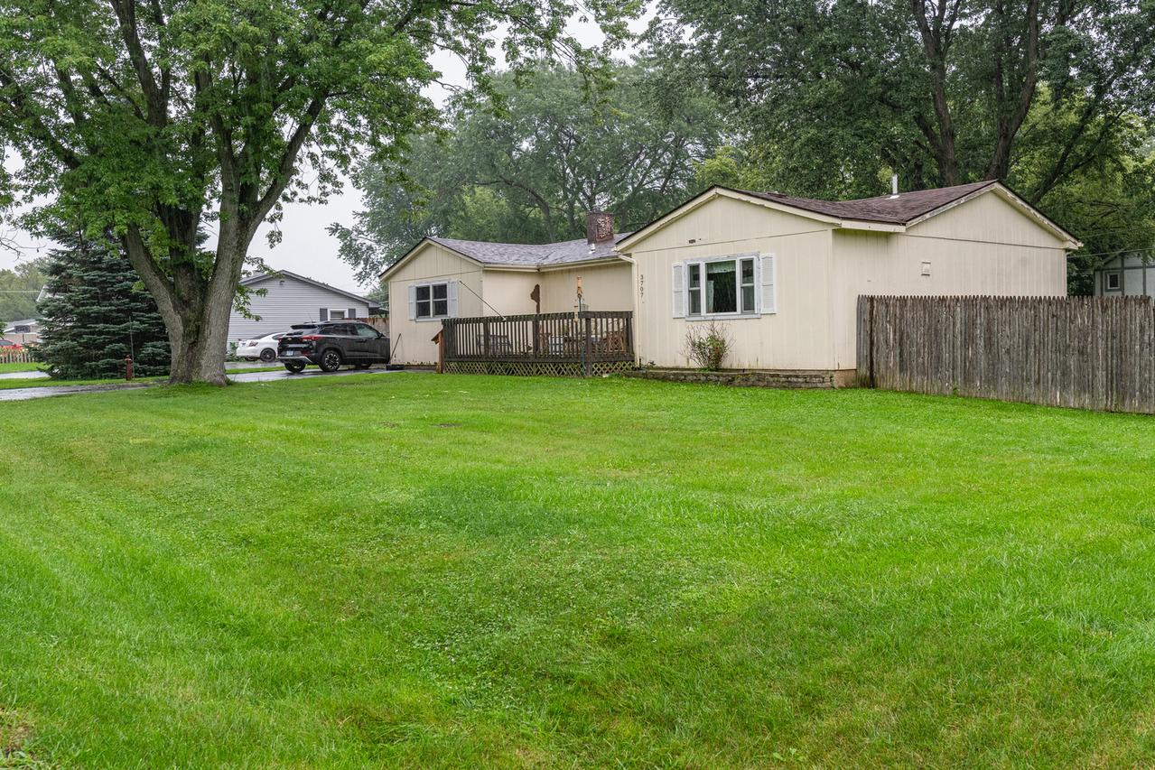 3707 Clearview Ave., Gurnee, IL 60031