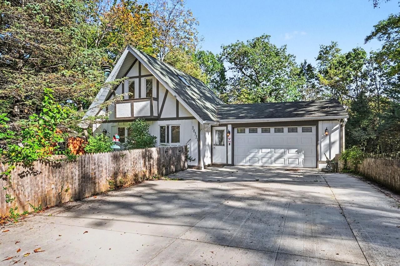 38551 N Hillandale Dr., Spring Grove, IL 60081
