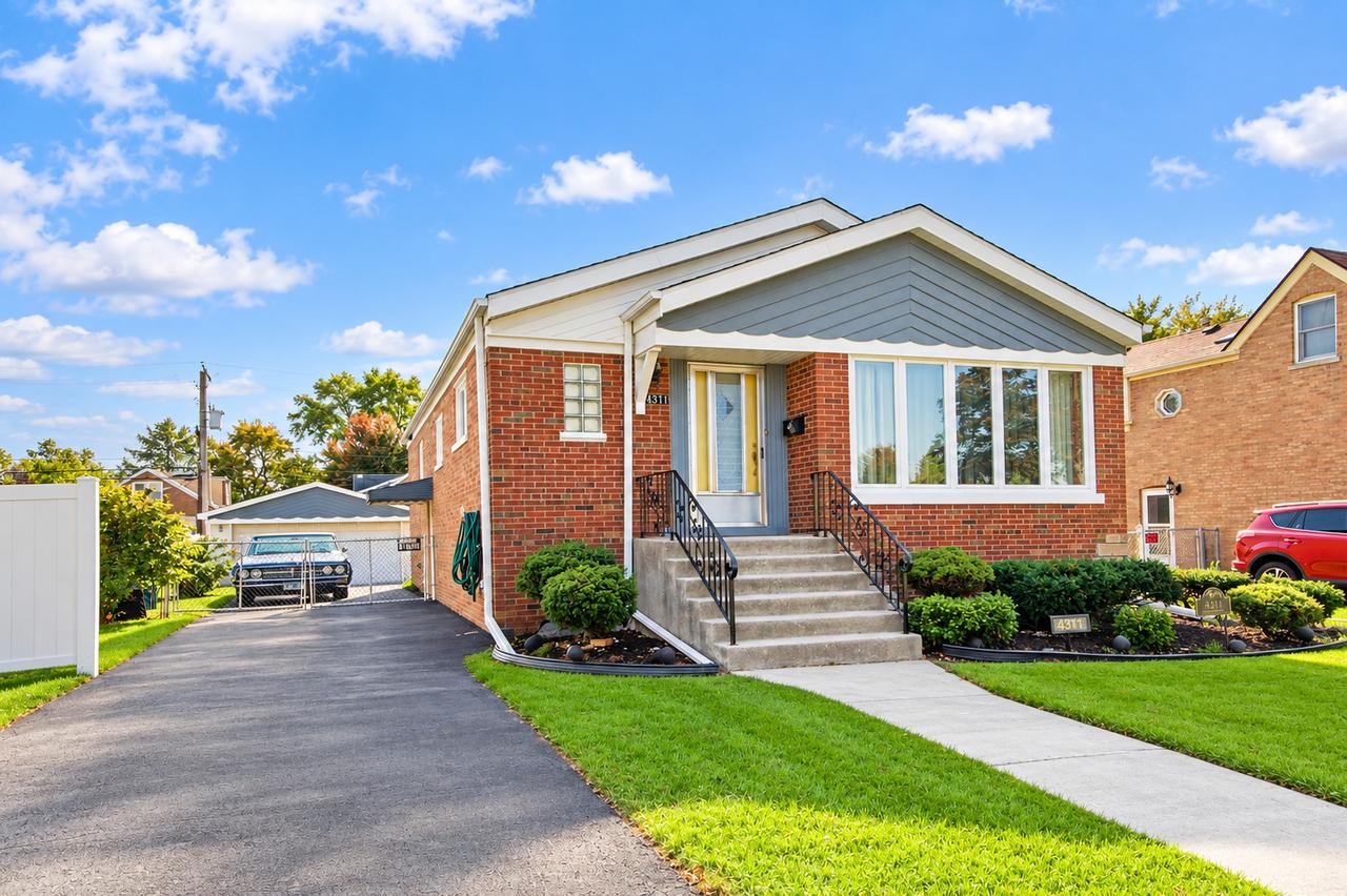4311 W 108th Pl., Oak Lawn, IL 60453