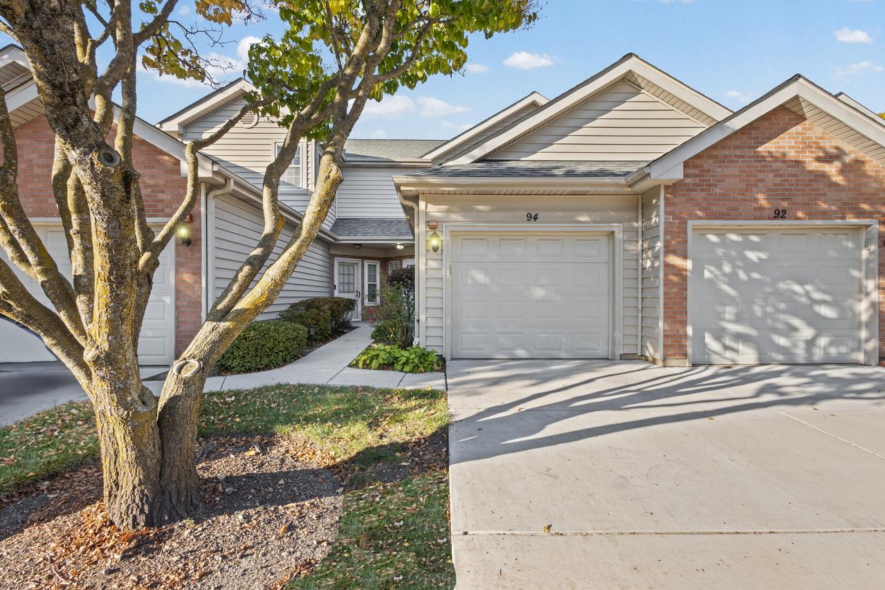 94 Golfview Dr., Glendale Heights, IL 60139
