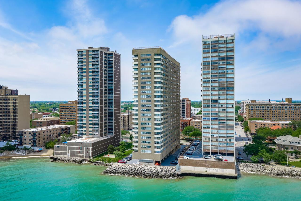 6157 N Sheridan Rd. #6G, Chicago, IL 60660