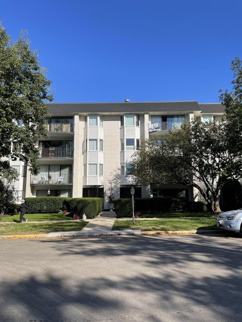 235 Ridge Rd. #3G, Wilmette, IL 60091