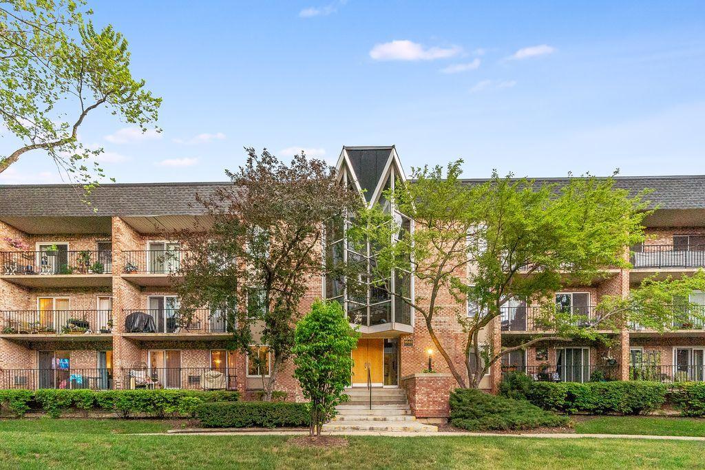 1041 N Mill St. #110, Naperville, IL 60563