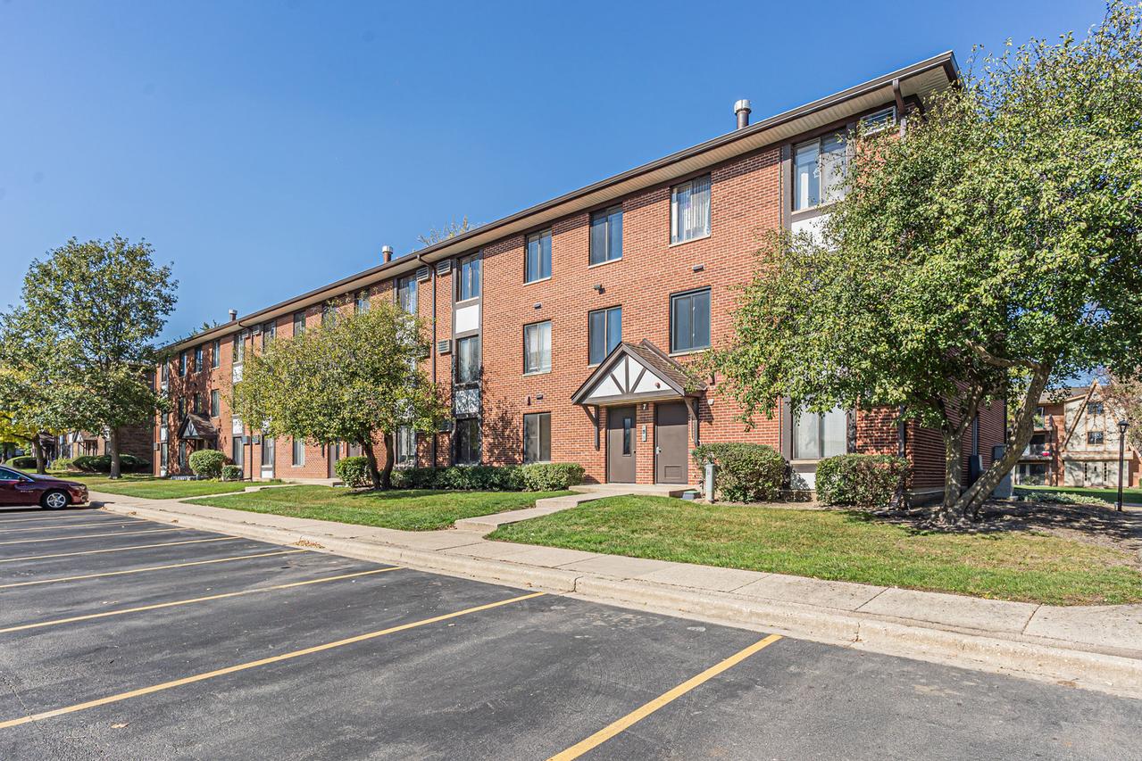 7 Timber Ln. #2, Vernon Hills, IL 60061