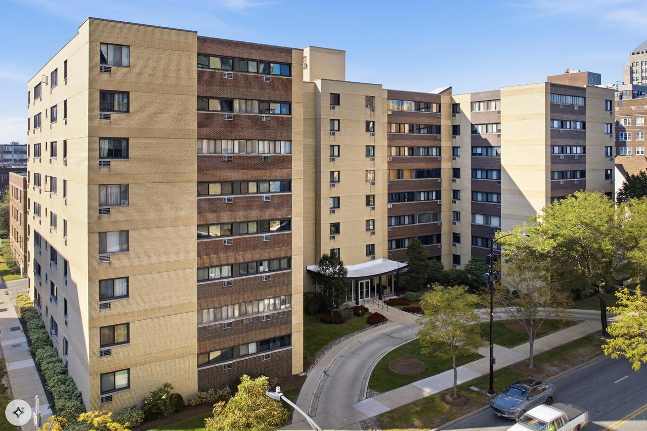 6300 N Sheridan Rd. #712, Chicago, IL 60660