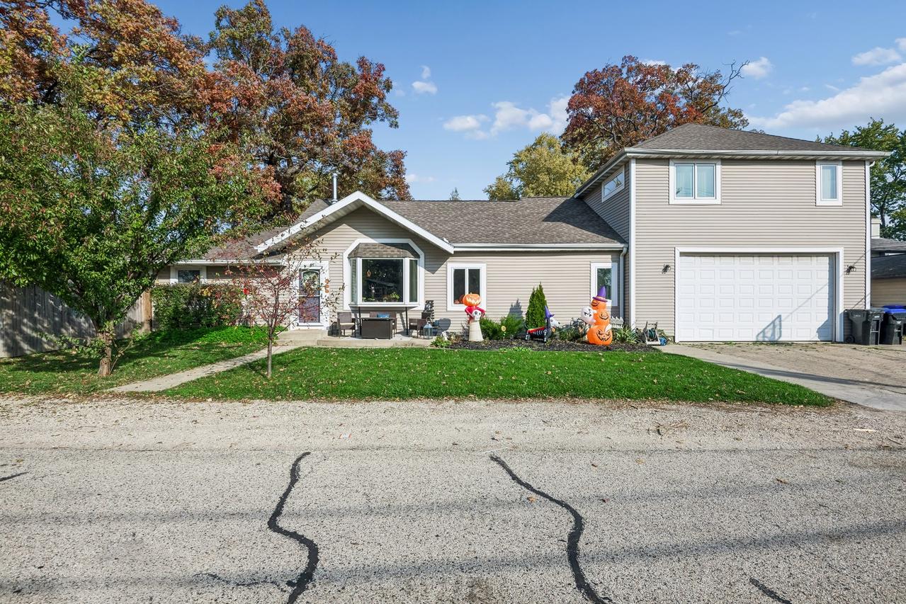 22230 W Oak Ave., Grayslake, IL 60030