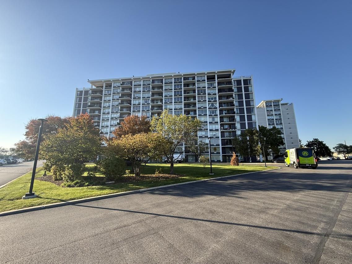 8809 W Golf Rd. #9I, Niles, IL 60714
