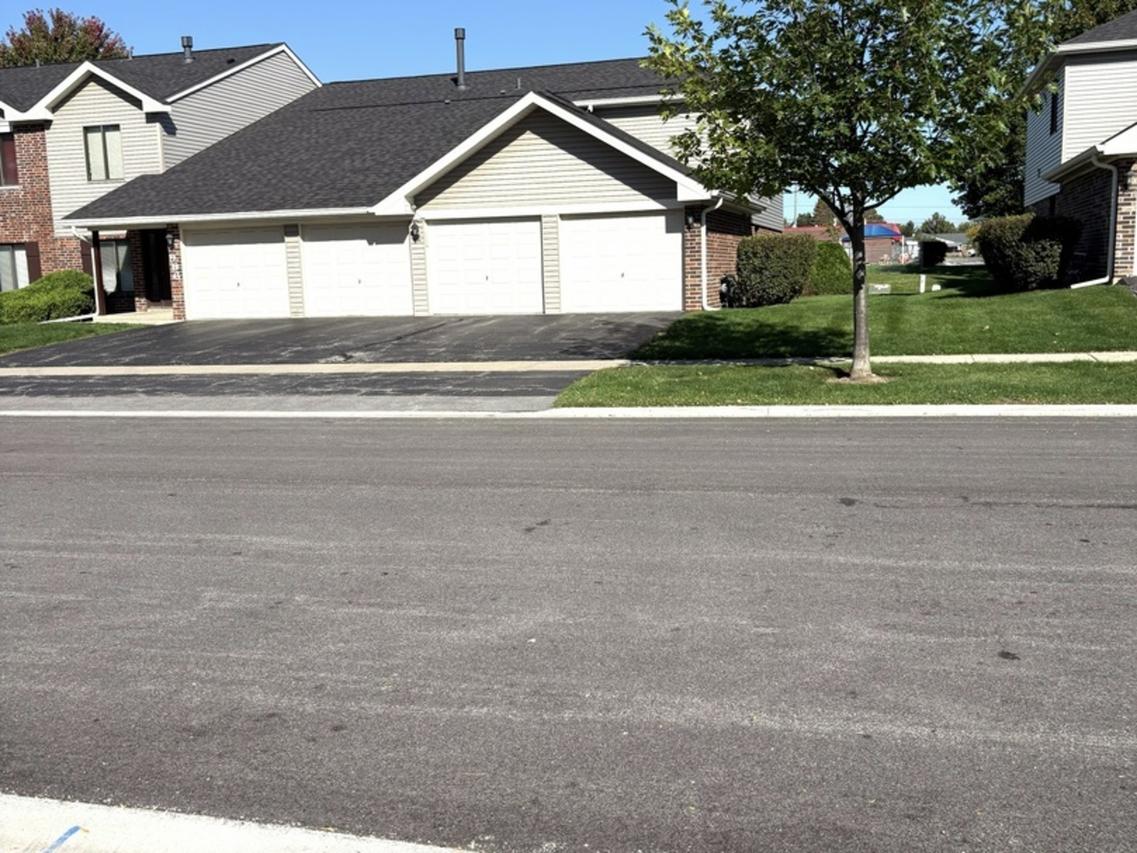 966 Cross Creek Dr. #A1, Roselle, IL 60172
