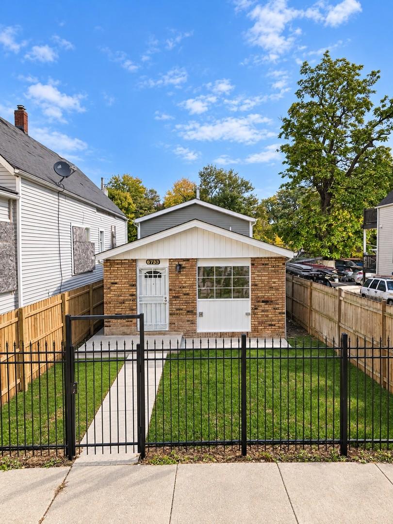 6733 S Throop St., Chicago, IL 60636