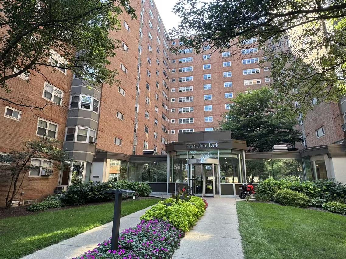 4950 N Marine Dr. #203, Chicago, IL 60640