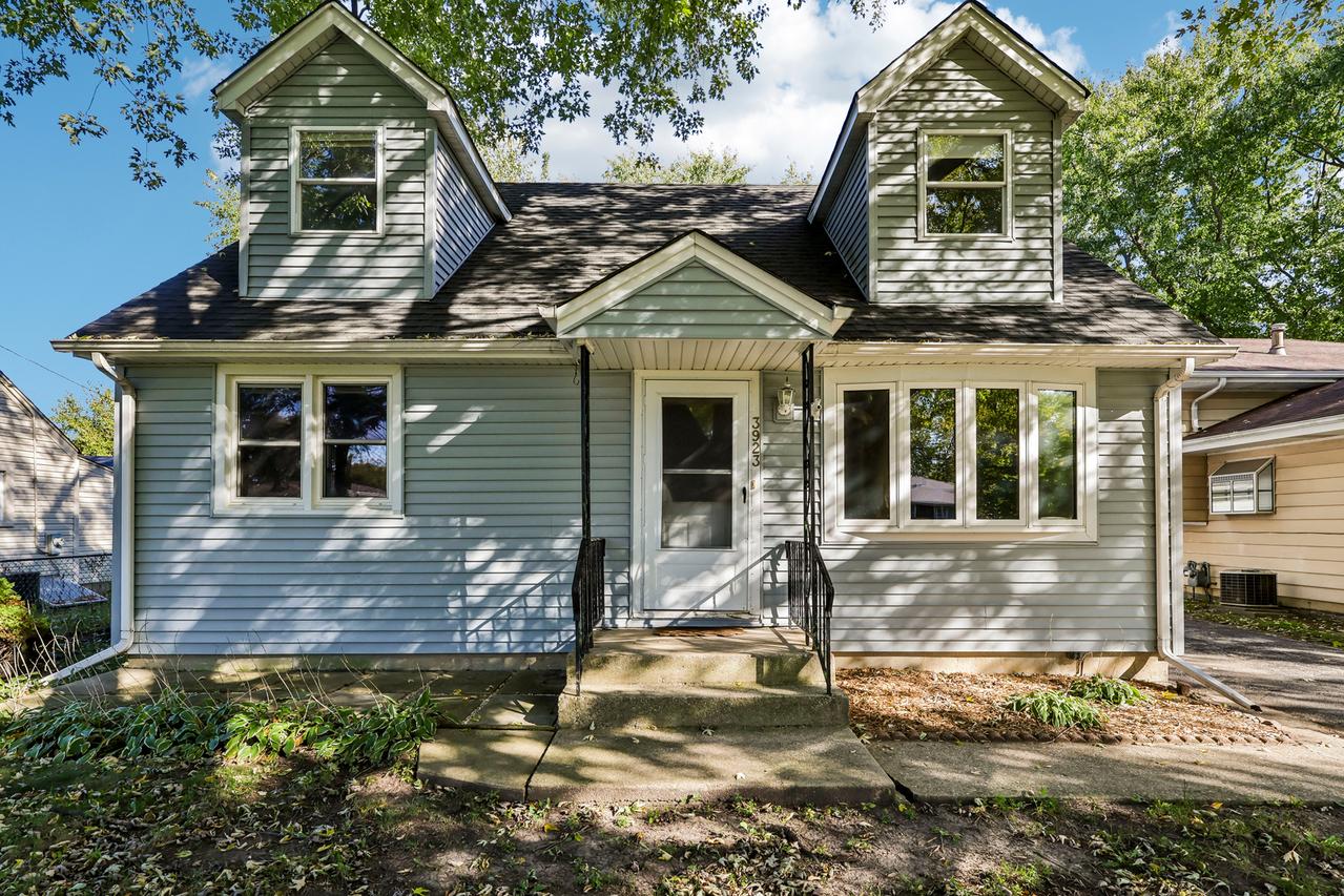 3923 N Adams St., Westmont, IL 60559