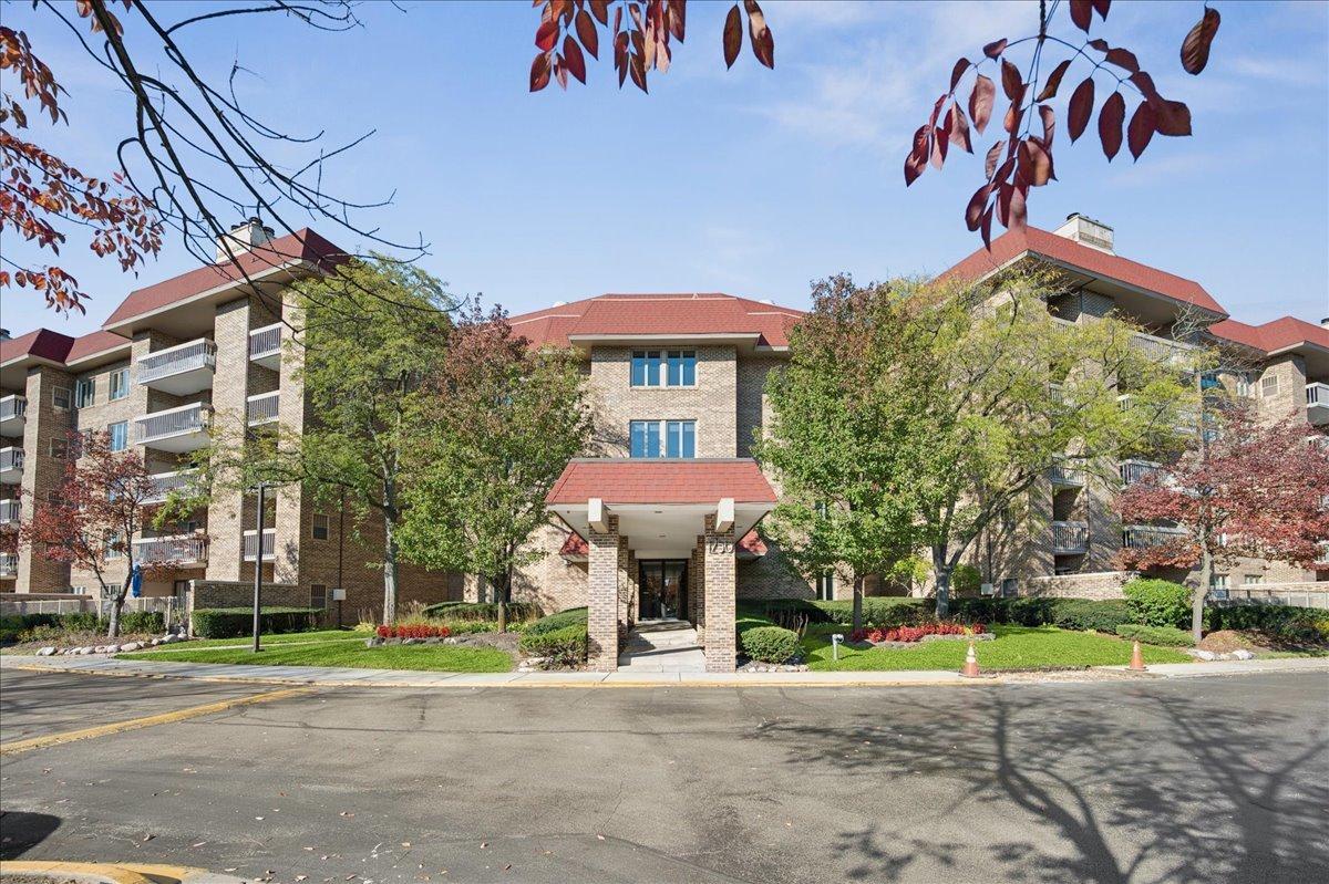 1250 Rudolph Rd. #5G, Northbrook, IL 60062