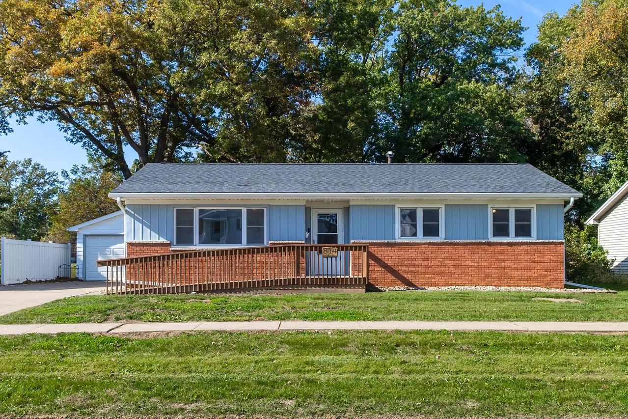814 12th St., Silvis, IL 61282