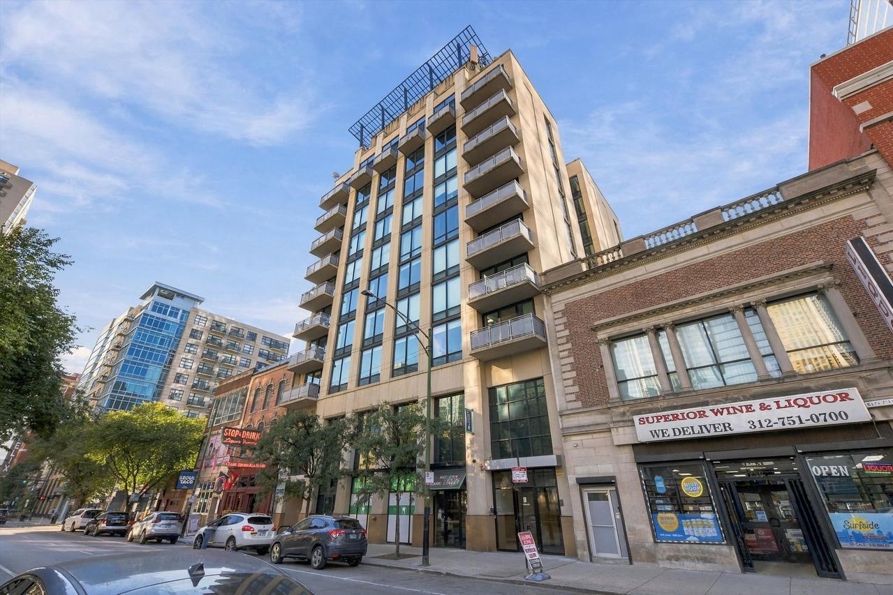 744 N Clark St. #301, Chicago, IL 60654