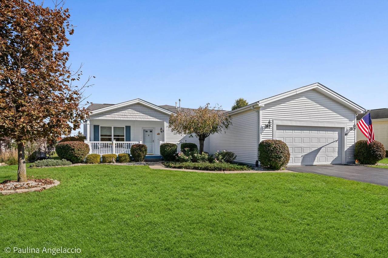 19 Rocking Horse Ln., Grayslake, IL 60030