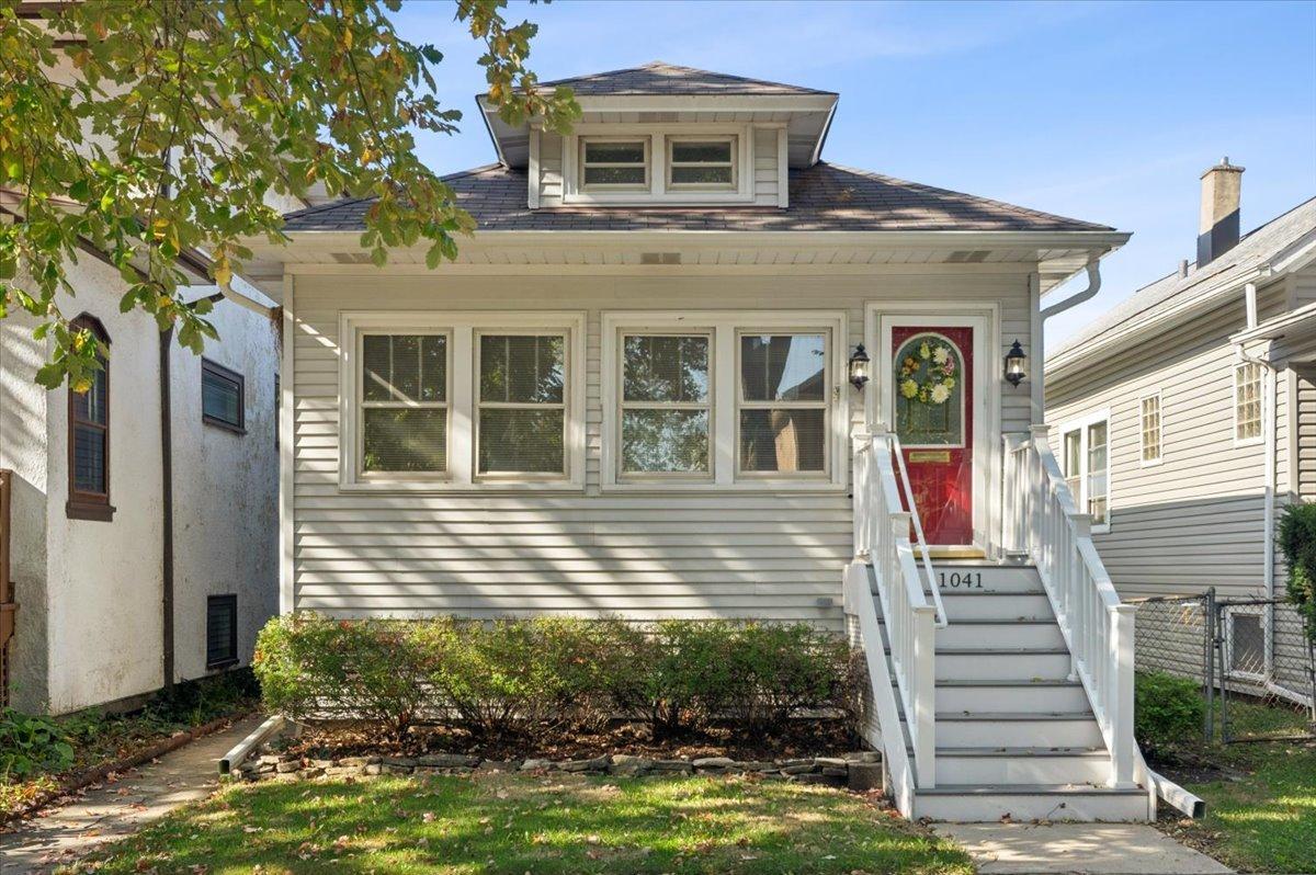 1041 S Elmwood Ave., Oak Park, IL 60304