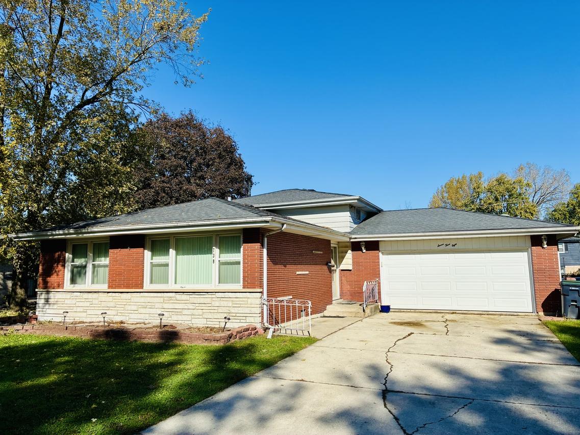 738 E 158th St., South Holland, IL 60473