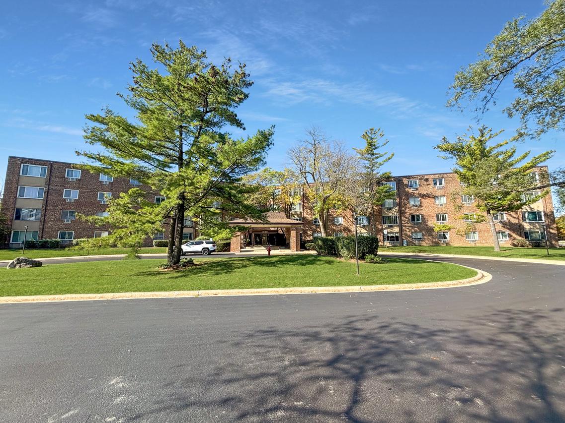 1500 Robin Cir. #206, Hoffman Estates, IL 60169