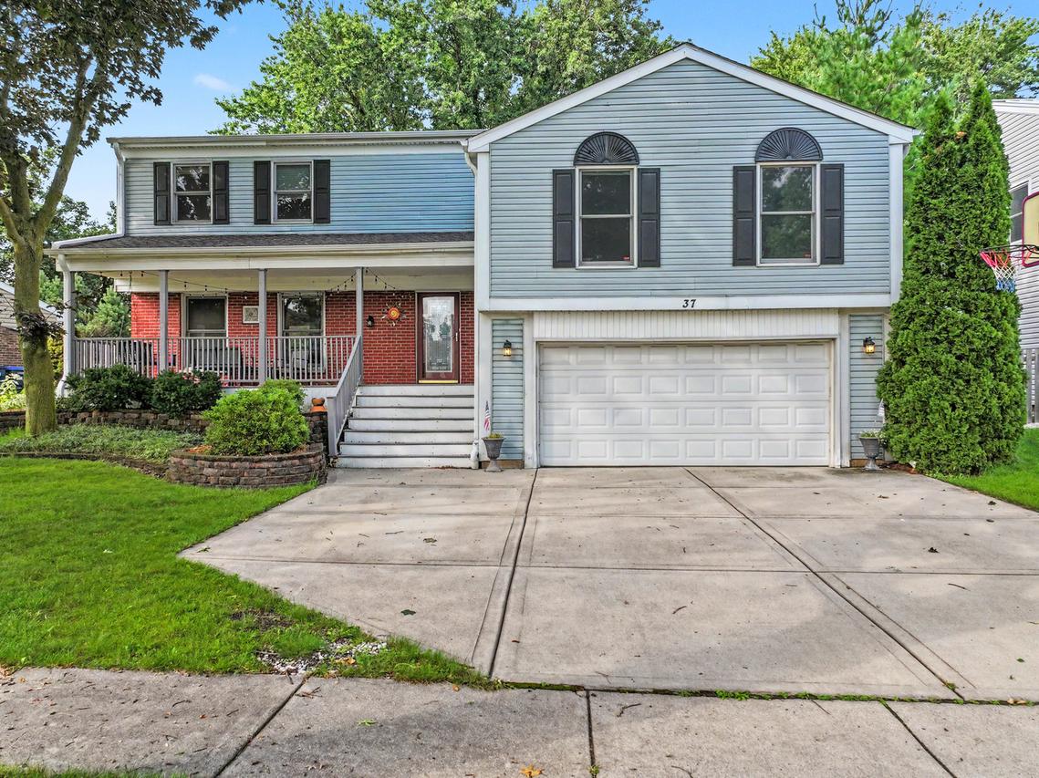 37 Yardley Ln., Schaumburg, IL 60194