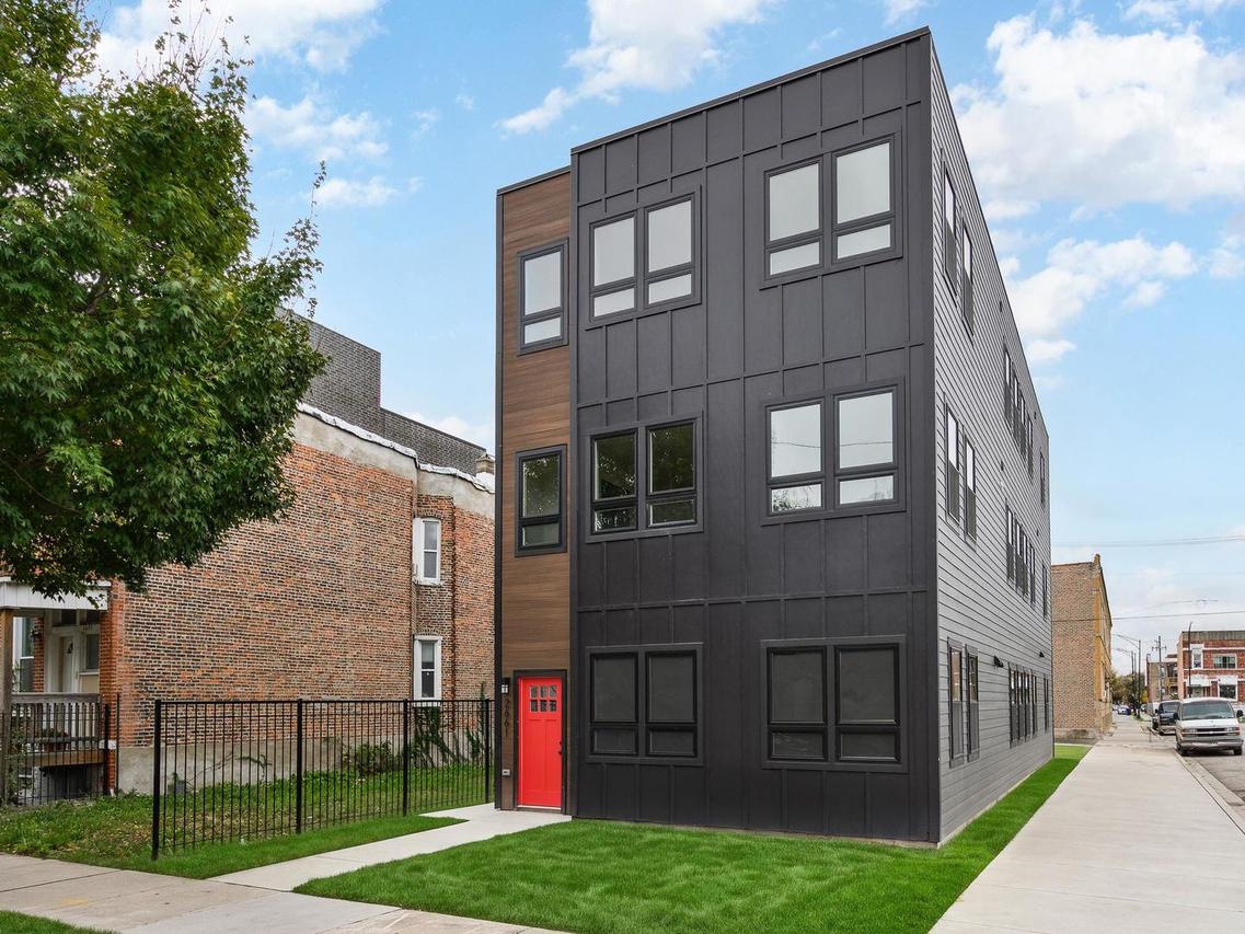 2661 W Monroe St., Chicago, IL 60612
