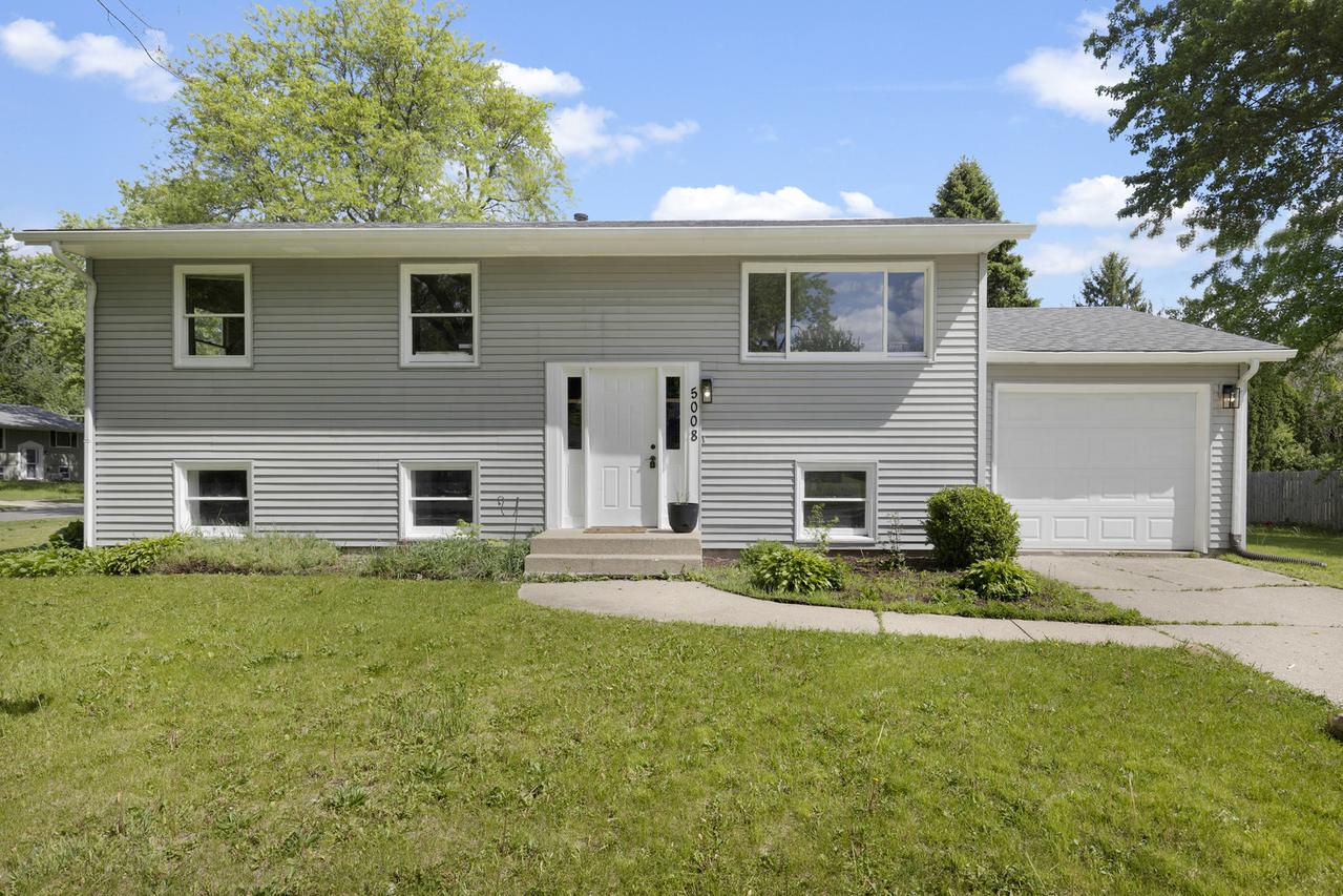 5008 Valentine Pl., Rockford, IL 61108