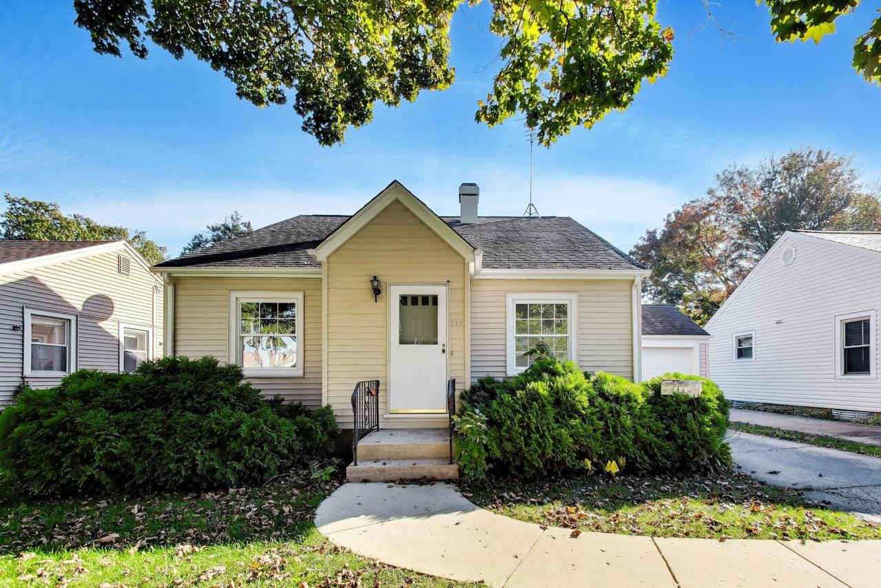 225 S Aldine Ave., Elgin, IL 60123
