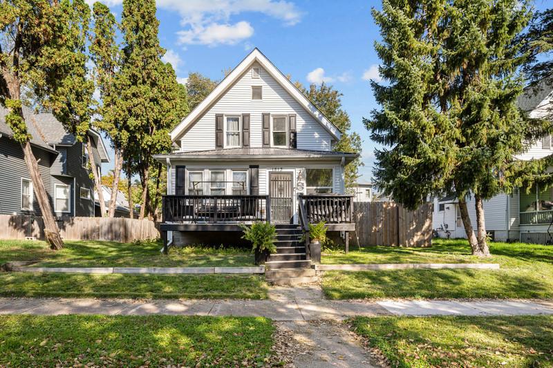 1813 18th Ave., Moline, IL 61265