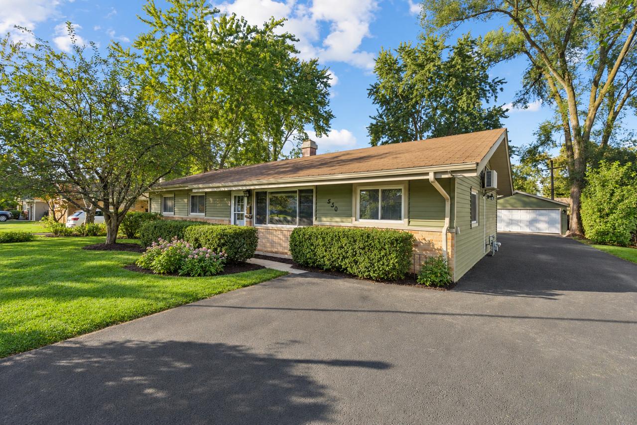 530 Maywood Ln., Hoffman Estates, IL 60169